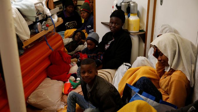 Migranti na lodi Alan Kurdi