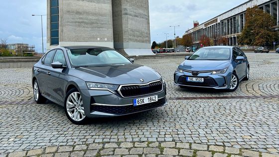 Nabídka, která se nedá odmítnout. Je dražší Škoda Octavia lepší než Corolla v akci?