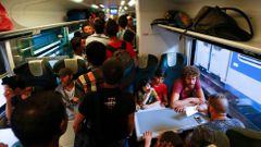 Uprchlíci ve vlaku z Budapešti.