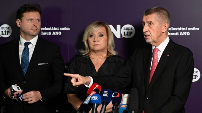 Místopředsedové ANO Radek Vondráček a Alena Schillerová a předseda Andrej Babiš.