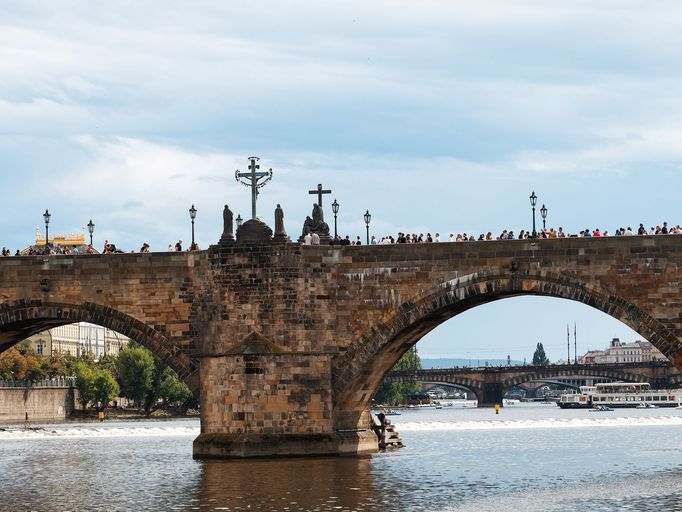 Praha viděná z Hop On busu: krásné památky, Kafka, pivo, rum i sexshopy