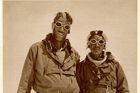 Historické fotky Edmunda Hillaryho. Jako první zdolal Everest, pak dobyl i oba póly
