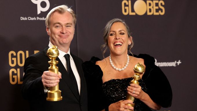 Christopher Nolan si přichází pro Zlatý glóbus za režii filmu Oppenheimer.