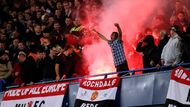 Fanoušci United se na Stamford Bridge předvedli v hodně divokém světle.