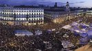 Obsazení náměstí Puerta del Sol, Madrid, 2011, foto (c) archiv CCCB Mezi oceněné krátkodobé zásahy do veřejného prostoru patří obsazení madridského náměstí Puerta del Sol v květnu 2011. Během rozsáhlé demonstrace zde vznikla neustále se měnící struktura zahrnující různé stany, konstrukce a transparenty.