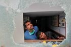 V troskách zřícené budovy v Indii zahynuly desítky lidí