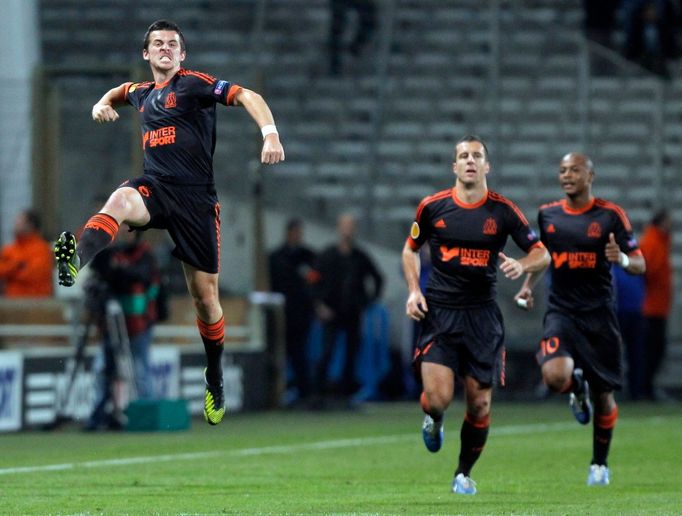 Fotbalista Olympique Marseille Joey Barton slaví gól v utkání proti Borussii Mönchengladbach v Evropské lize 2012/13.