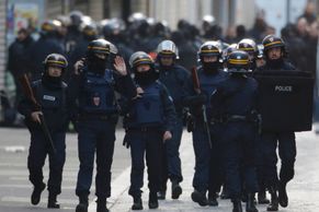 Fotografie z úderu na teroristu: Tak vypadá vojenská operace proti atentátníkům na severu Paříže