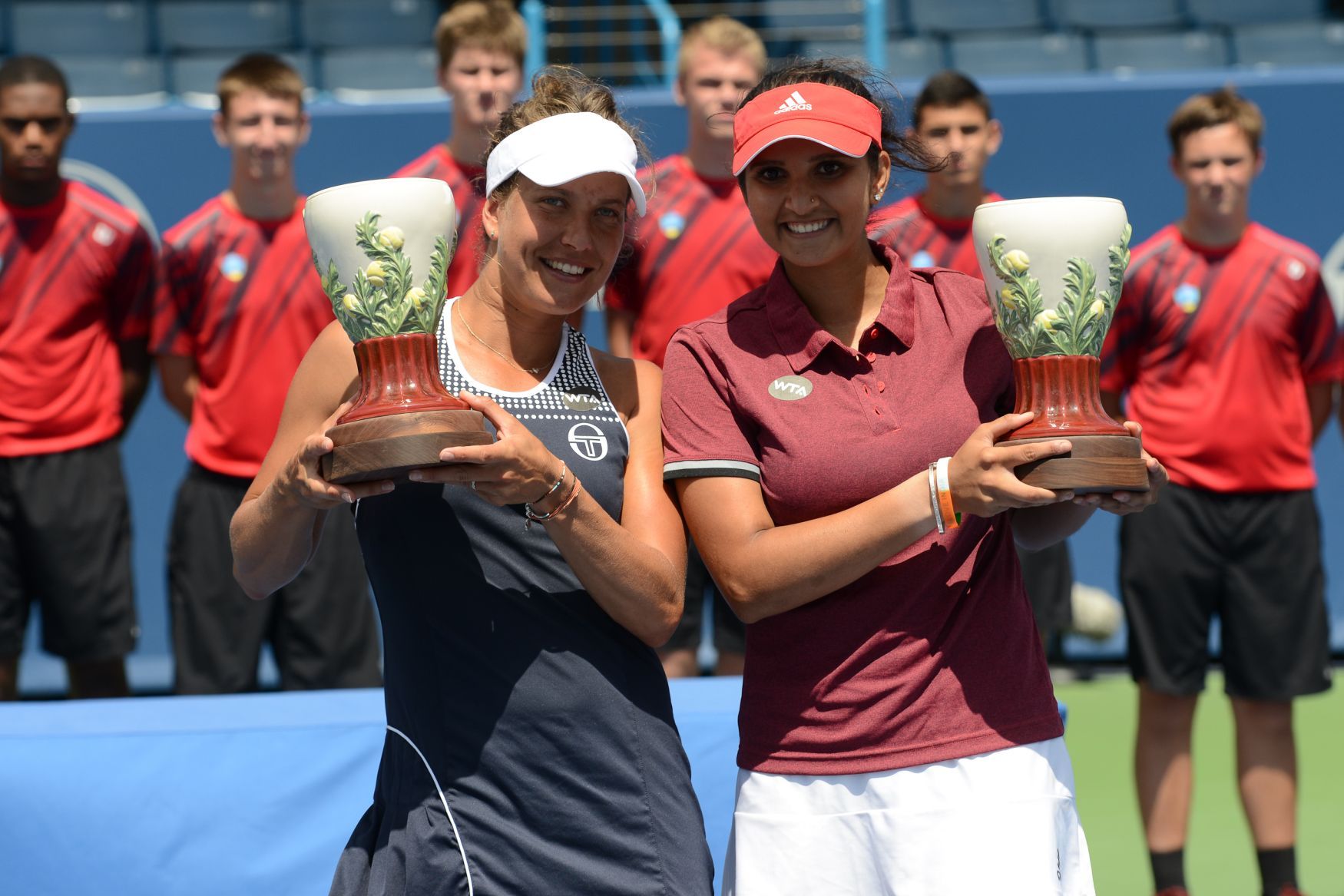 Barbora Strýcová a Sania Mirzaová po vítězství na turnaji v Cincinnati 2016
