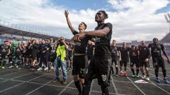 Slávisté slaví titul po 4. kole nadstavby Fortuna:Ligy Baník - Slavia: Milan Škoda a Simon Deli
