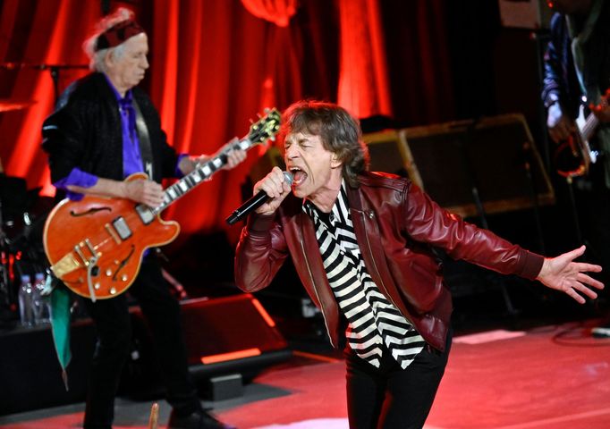 Keith Richards a Mick Jagger při křtu alba v newyorském klubu.