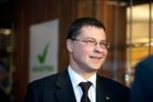 3. 10. - Lotyšský premiér Valdis Dombrovskis sklízí gratulace. Jeho pravostředová koalice přesvědčivě zvítězila ve volbách - ve 100členném parlamentu získala 63 křesel. Více si přečtěte - zde