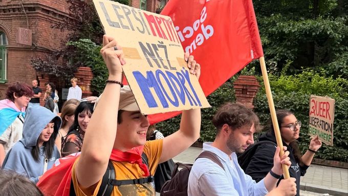 "Antikapitalistický prajd"