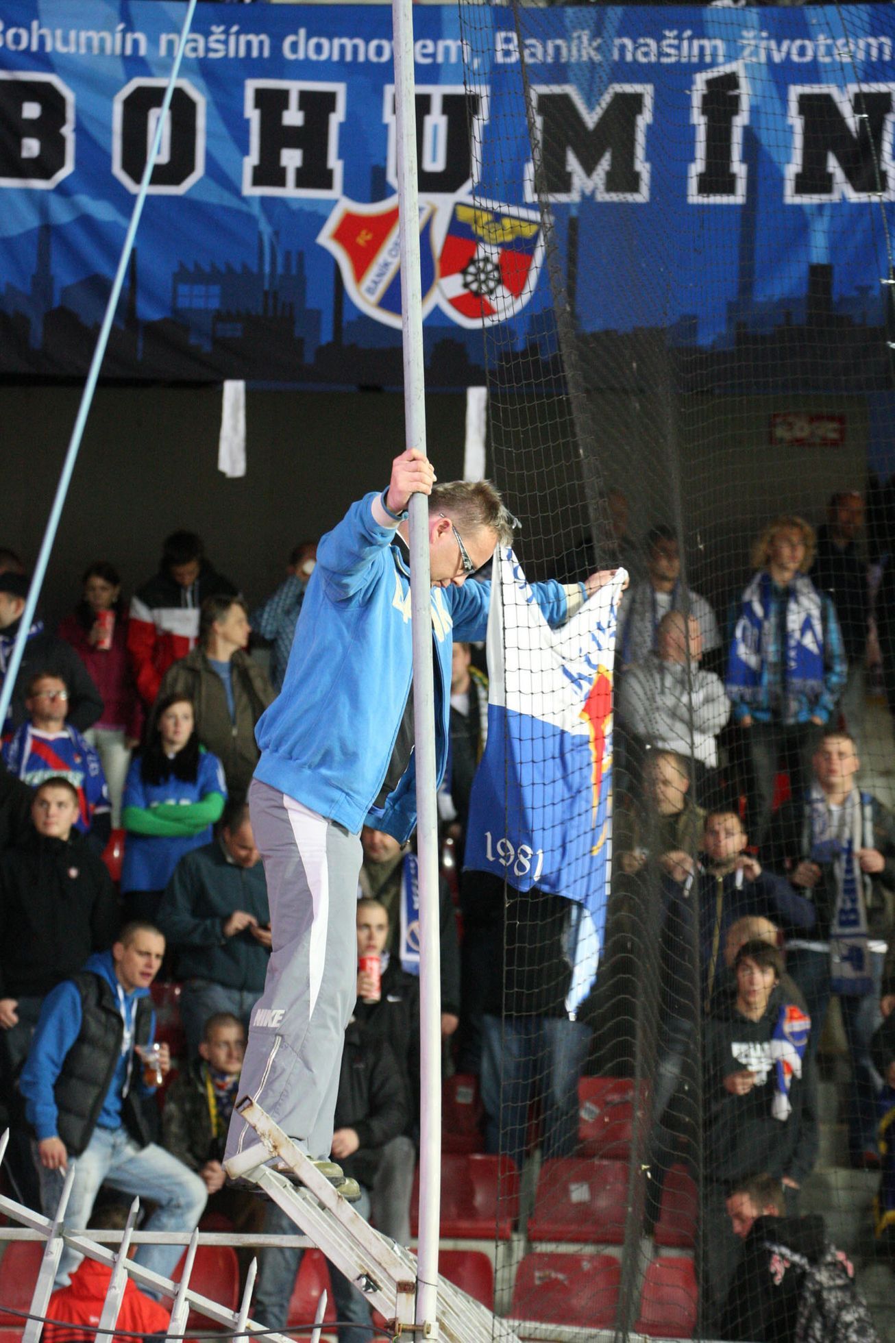 Fotbaloví fanoušci Baníku Ostrava v utkání 10. kola Gambrinus ligy 2012/13 proti Spartě Praha.
