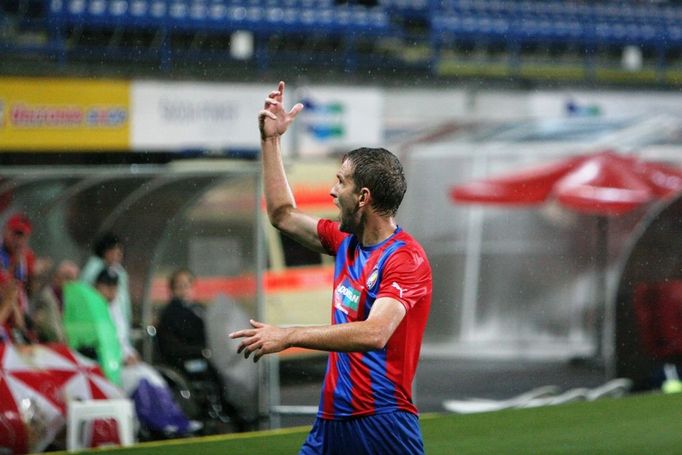 Fotbalista Marek Bakoš slaví gól v odvetném kvalifikačním utkání Evropské ligy 2012/13 mezi Plzní a Lokerenem.