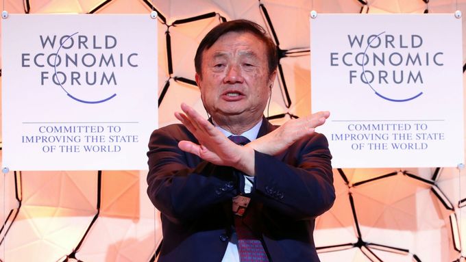 Zakladatel a výkonný ředitel Huawei Ren Zhengfei na Světovém ekonomické fóru v Davosu