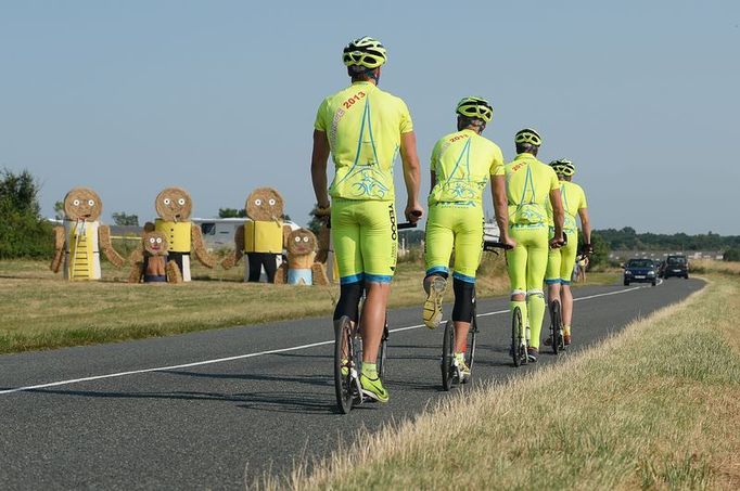 Na koloběžkách po trase Tour de France 2013