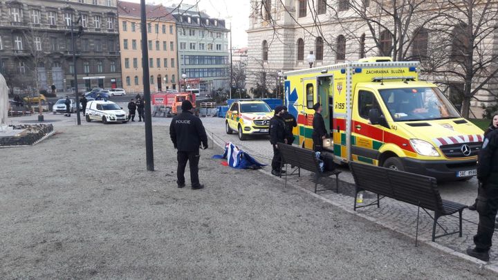 U Národního muzea se pokusil zapálit další člověk, policie mu v tom zabránila