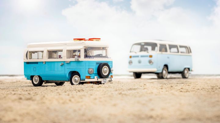 Obytný Volkswagen skoro pro každého. Lego vyrobilo legendární T2 z dvou tisíc kostek; Zdroj foto: Lego