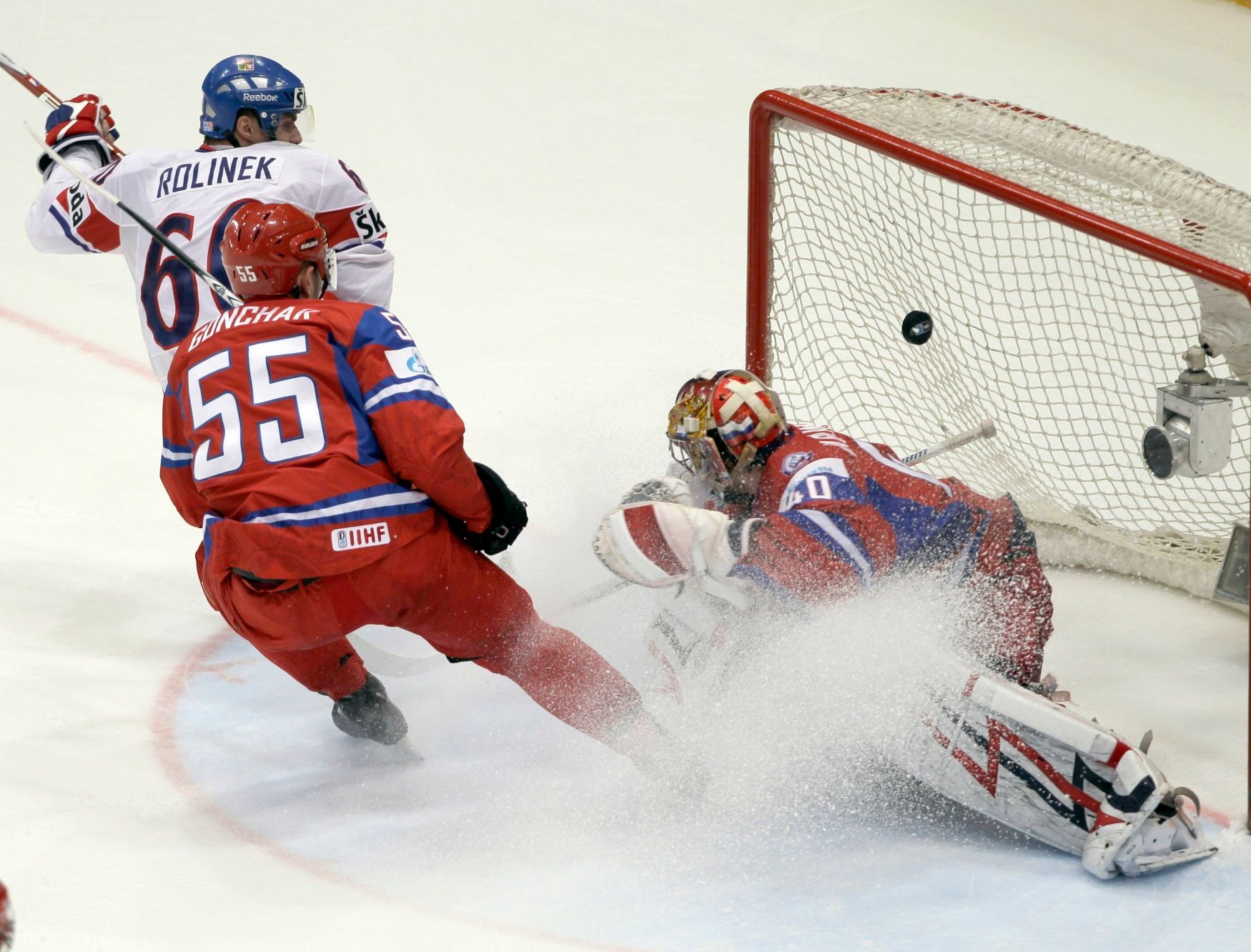 Finále MS 2010 v hokeji, Česko - Rusko: Tomáš Rolinek dává gól na 2:0