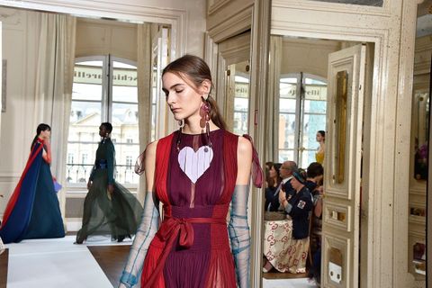 Snové šaty z přehlídek haute couture v Paříži