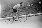 V rámu kola pašoval fotografie do kláštera. Železný muž získal medaili pro svou duši