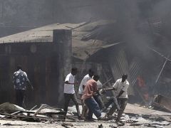 Jeden z předchozích útoků islamistů v Mogadišu.