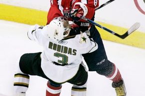 Ovečkin už zase střílí góly. Proti Dallasu však stačily jen na bod