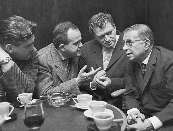 Roku 1963 v pražském Tylově divadle, zleva režisér Jan Strejček, A. J. Liehm, Martin Růžek a Jean-Paul Sartre při generálce své hry Vězňové z Altony.