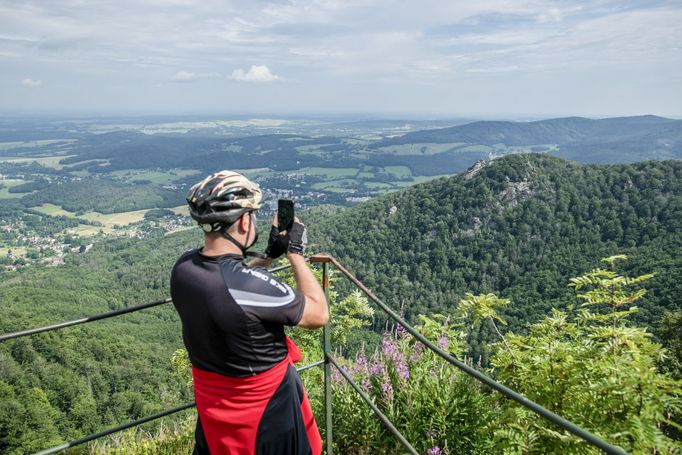 Vyhlídka Krásná Máří v národní přírodní rezervaci Jizerskohorské bučiny v Jizerských horách.