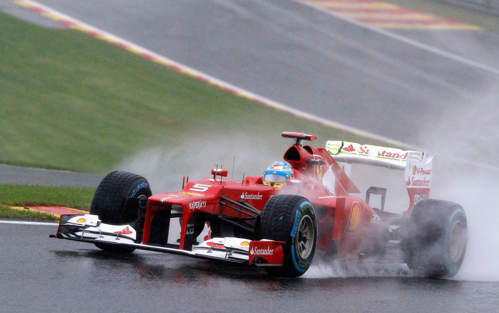 Fernando Alonso při tréninku ve Spa