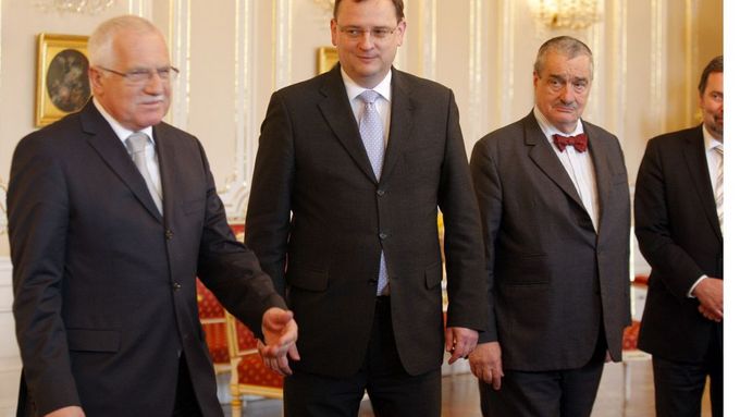 Do hádek mezi koaličními stranami se vložil prezident Václav Klaus.