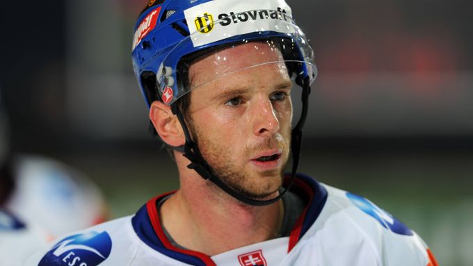 Richard Lintner dřív patřil k elitním hokejovým obráncům Slovenska, po konci hráčské kariéry se dal na dráhu funkcionáře.