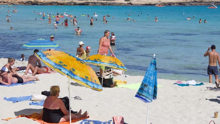 Prázdniny v ráji, bez covidu. Středomořské ostrovy vábí turisty, rozdávají bonusy; Zdroj foto: Shutterstock.com
