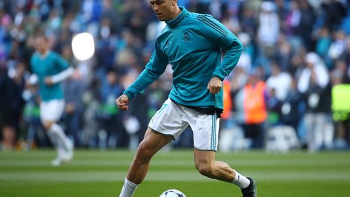 Cristiano Ronaldo při rozcvičce