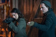 Pražská řežba láká na explozivní násilí. Akční film Balerína funguje jako jednohubka
