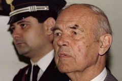 Zemřel nacistický zločinec Priebke, bylo mu 100 let
