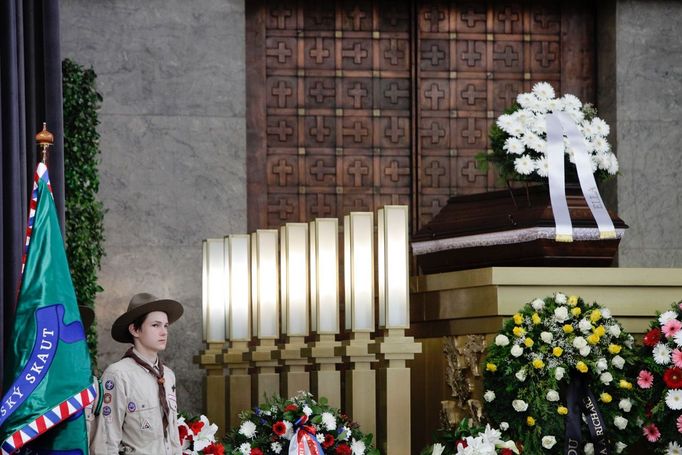 Fotografie z pohřbu Dagmar Burešové, který se uskutečnil 11. 7. 2018 ve Strašnickém krematoriu v Praze.