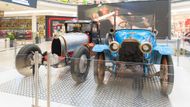 Bugatti Type 37 A La Mouche (vlevo) a Type 13 (vpravo).