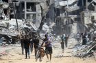 Gazou zní vytrvalá střelba. Izraelské síly postupují dál na jih, přibývá vysídlených