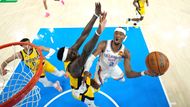 Oklahoma City, USA: Shai Gilgeous-Alexander z týmu Thunder střílí přes Pascala Siakama z Indiany ve druhé čtvrtině prvního zápasu finále NBA.