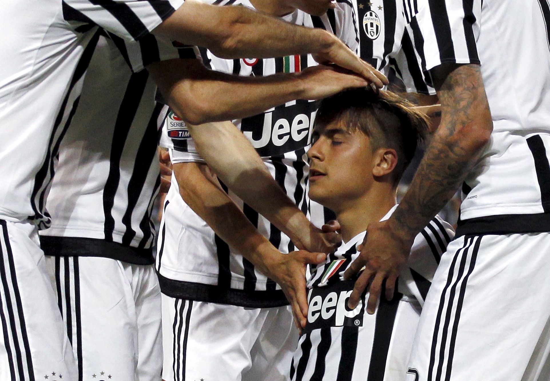Paulo Dybala slaví gól Juventusu