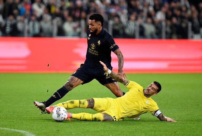 Soccer Football - Serie A - Juventus v Lazio - Allianz Stadium, Turin, Italy - October 19, 2024 Juventus' Douglas Luiz in action with Lazio's Mattia Zaccagni REUTERS/Mass