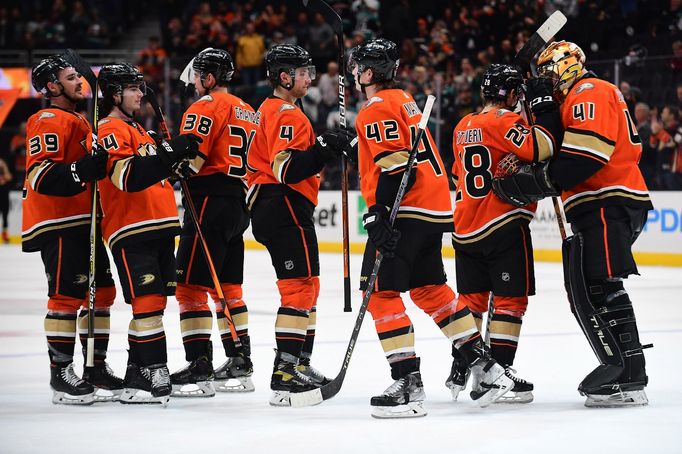 Nov 5, 2021; Anaheim, California, USA; Anaheim Ducks celebrate the victory against the Arizona Coyotes at Honda Center. Mandatory Credit: Gary A. Vasquez-USA TODAY Sports