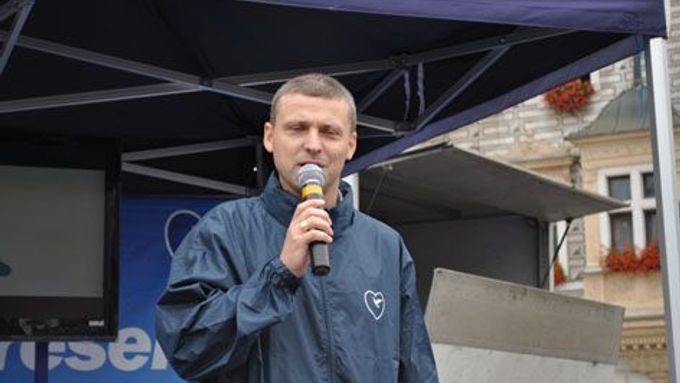 Roman Pekárek na mítinku.