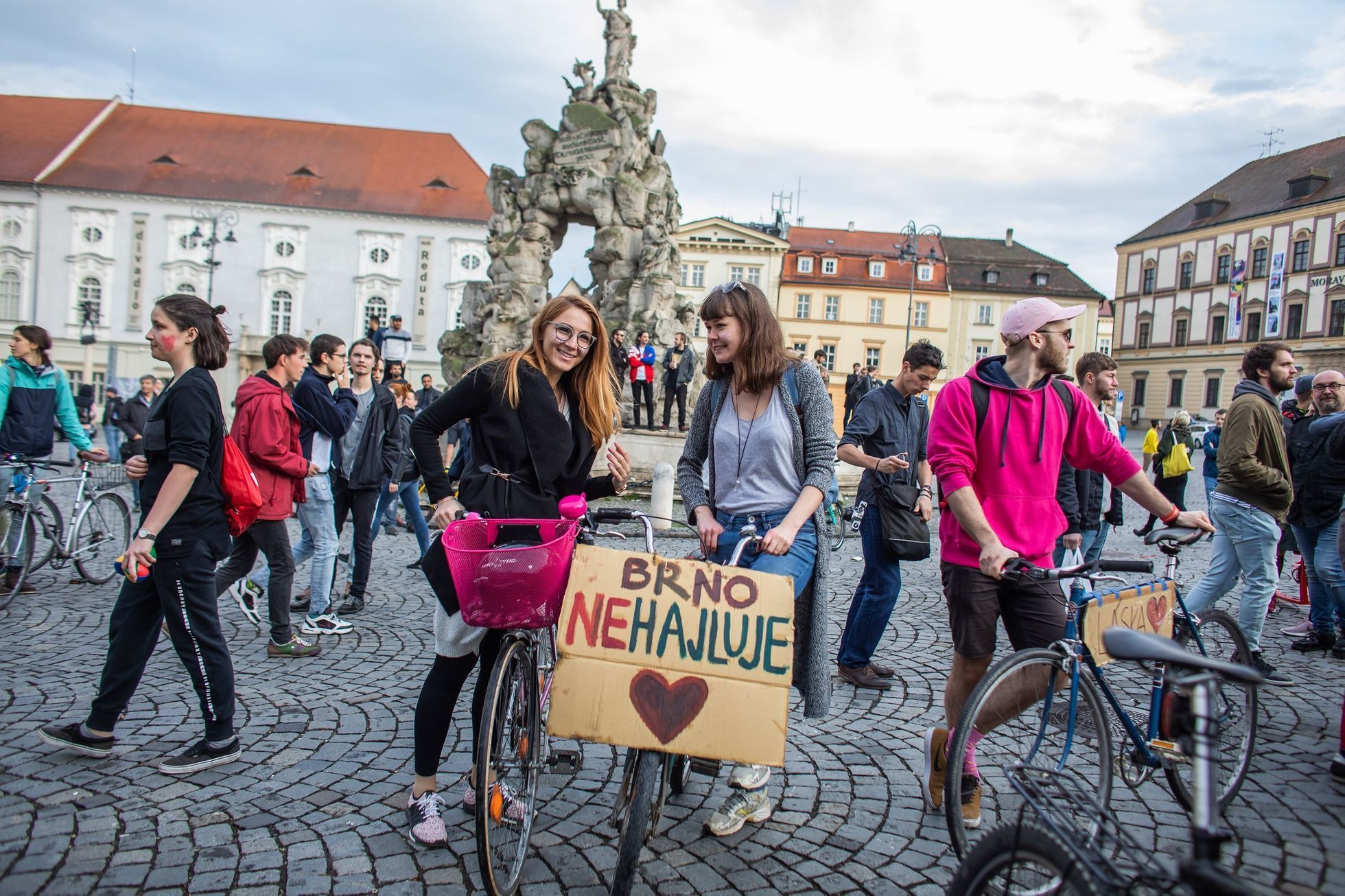 Těžkooděnci policie Brno průvod radikálové