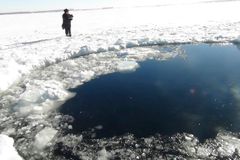Co ruský řidič, to kameraman, ukázal pád meteoritu