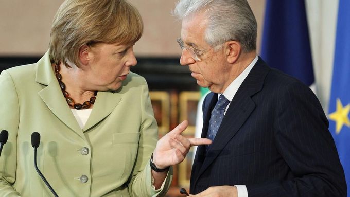 Angela Merkelová a Mario Monti.