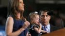 Stacey Lihn speaks about health care reform as her husband Caleb watches while holding their crying daughter Zoe during the first day of the Democratic National Convention in Charlotte, North Carolina, September 4, 2012. REUTERS/Eric Thayer (UNITED STATES - Tags: POLITICS ELECTIONS) Published: Zář. 5, 2012, 2:03 dop.