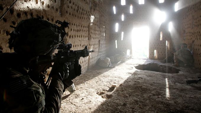 Američtí vojáci na hlídce v afghánské provincii Kandahár, kde má Tálibán silnou podporu.